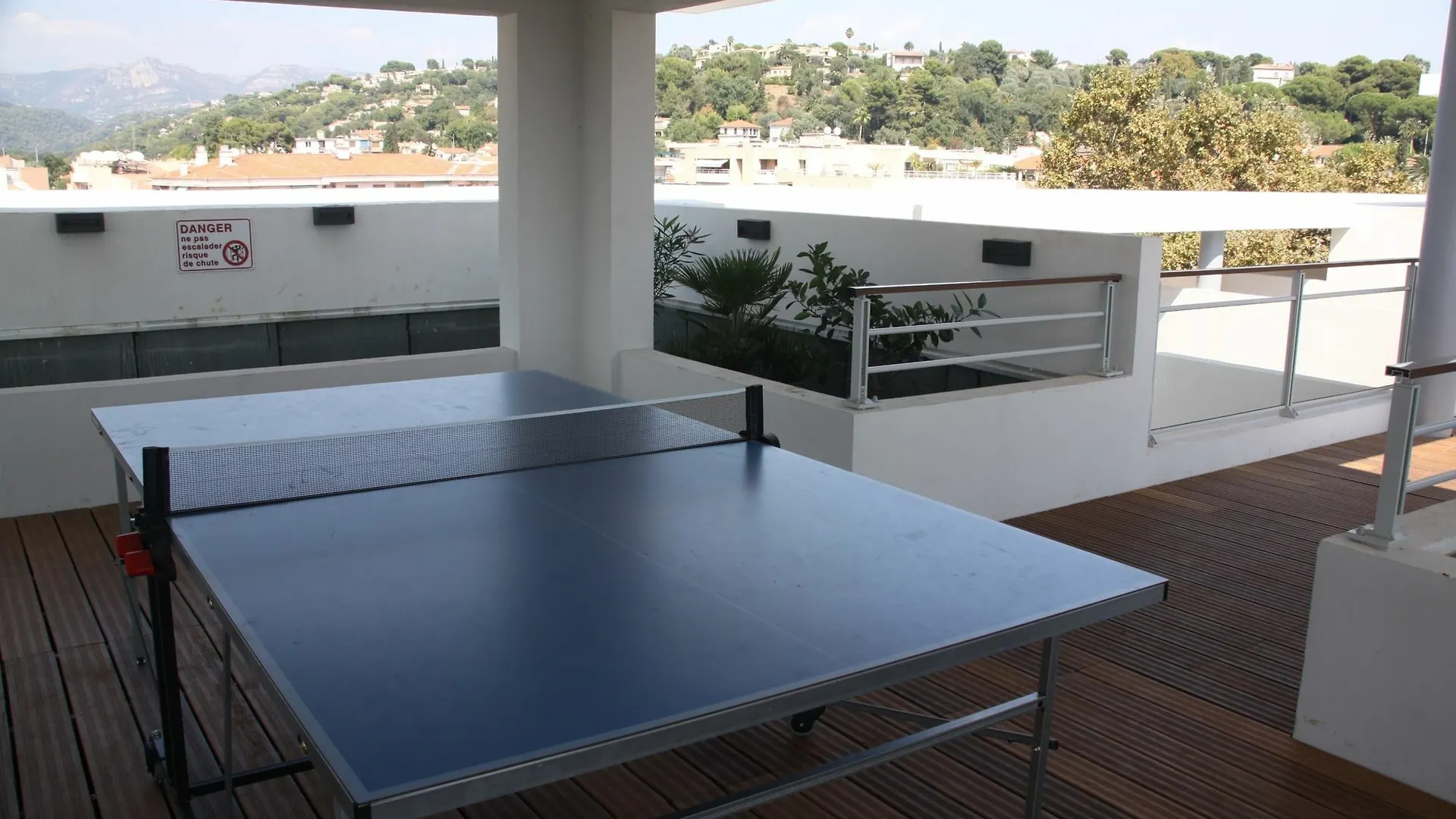 Vacanceole - Residence Le Crystal Cagnes-sur-Mer 2*,
