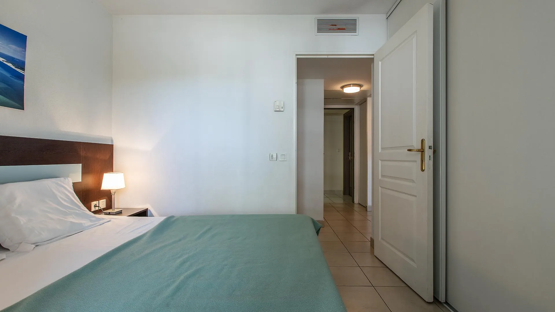 Апарт-отель Vacanceole - Residence Le Crystal Кань-сюр-Мер