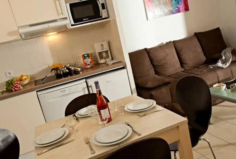 Vacanceole - Residence Le Crystal Кань-сюр-Мер 2*,  Франция